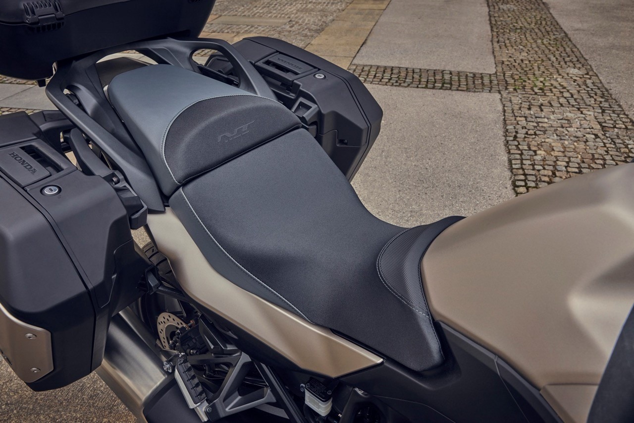 Nuova Honda NT 1100 2025: le foto